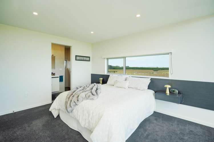 89 Sunrise Drive Seaward Bush_12