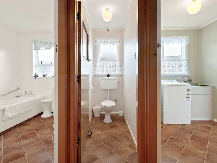 12 Delphic Street Sawyers Bay_13