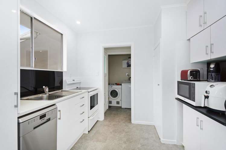 18 Omaha Grove Totara Park_7