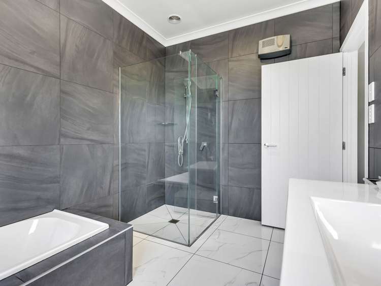 2 Drovers Way Frimley_13