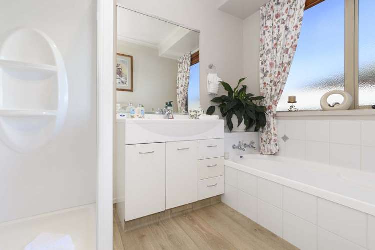 38 Brackenburn Drive Ohauiti_9