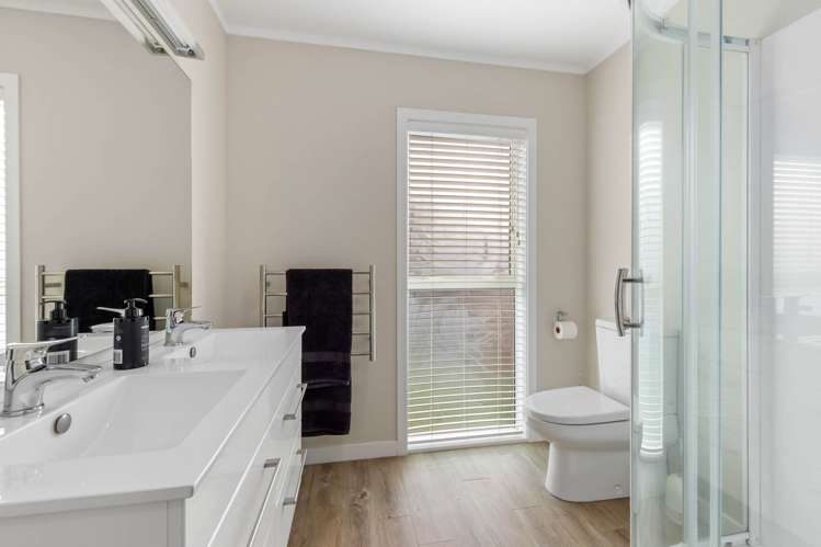 53 Arkles Strand Arkles Bay_16