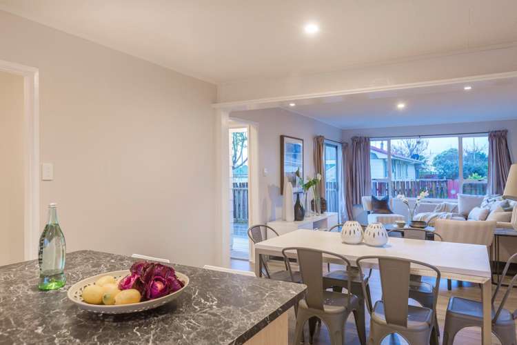 27 Sandrine Avenue Clover Park_11