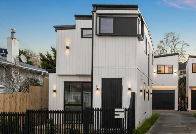 Designer living without the premium price