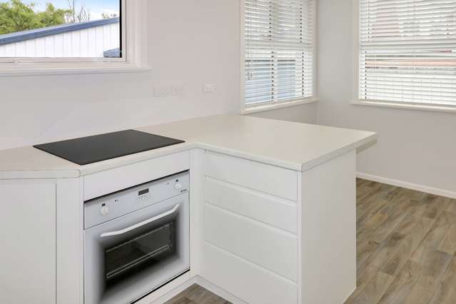 48C Queens Grove 10609_3