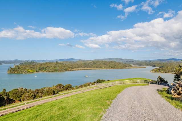 114A Ranui Road, Karetu Russell_2