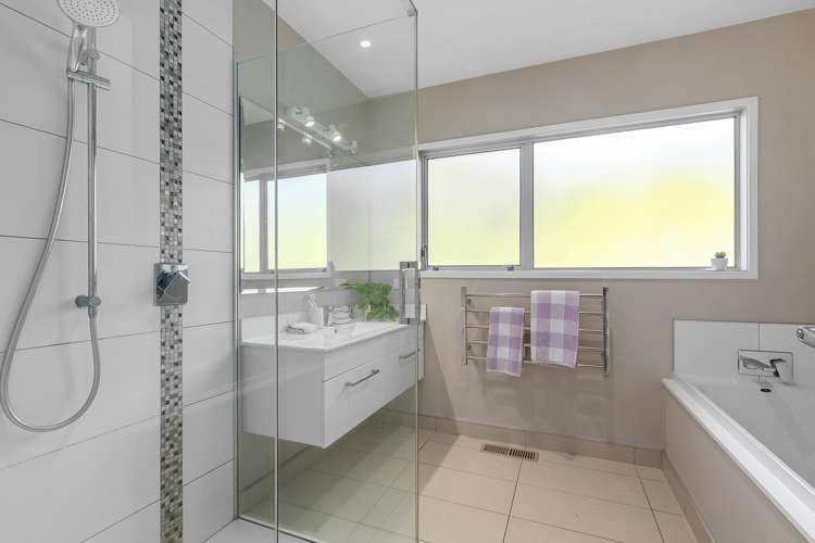 100 Larsen Crescent Tawa_27