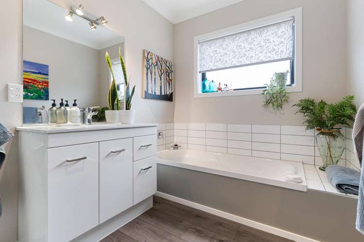 8 Austin Reid Avenue Carterton_12