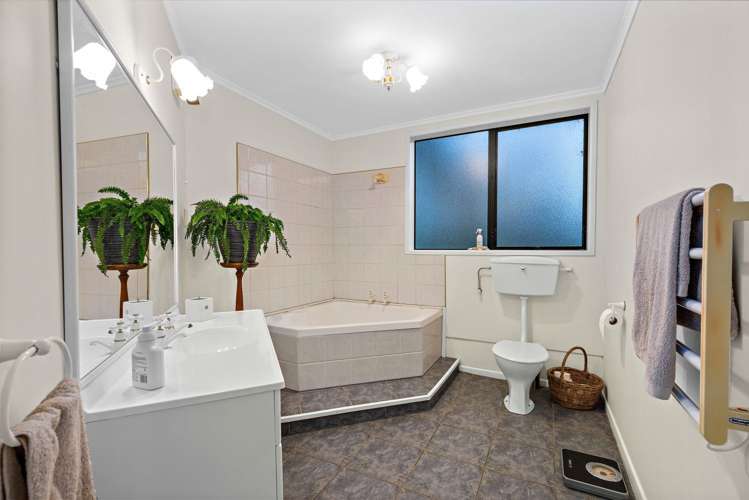 198 Birdwood Road Massey_11