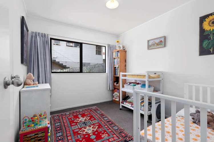 72a Solar Road Glen Eden_13