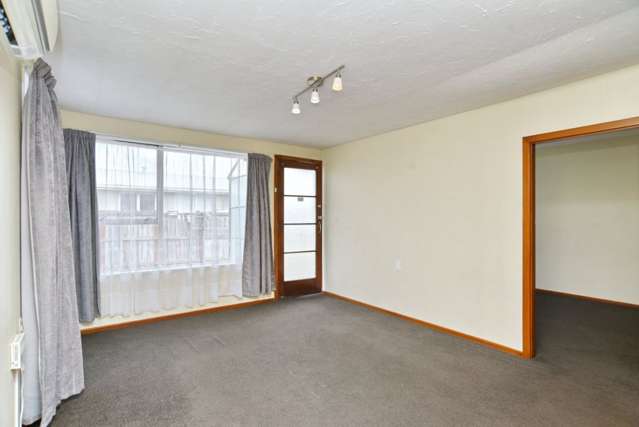 2/560 Hereford Street Linwood_4