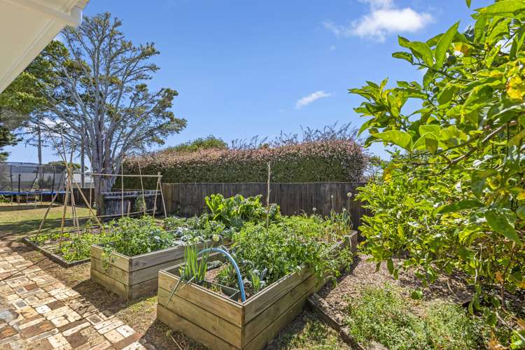 21 Lorenzen Bay Road Raglan_14