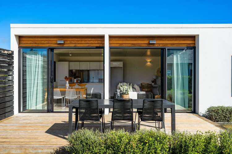 19 Finch Street One Tree Point_26