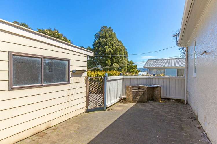 1/217 Whites Line East Waiwhetu_16