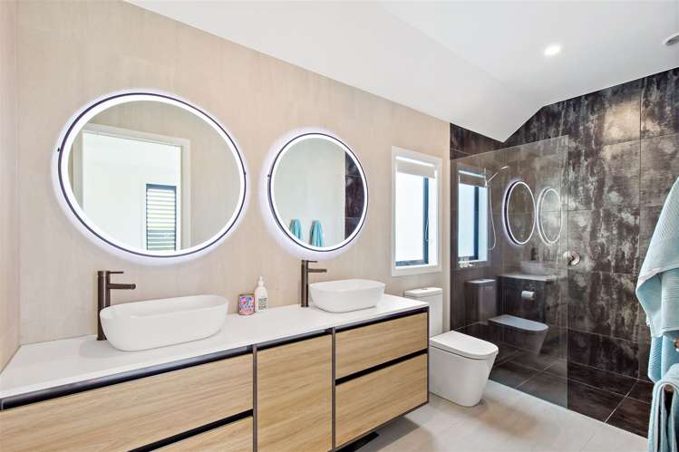 65 Grayson Road Wainui_23