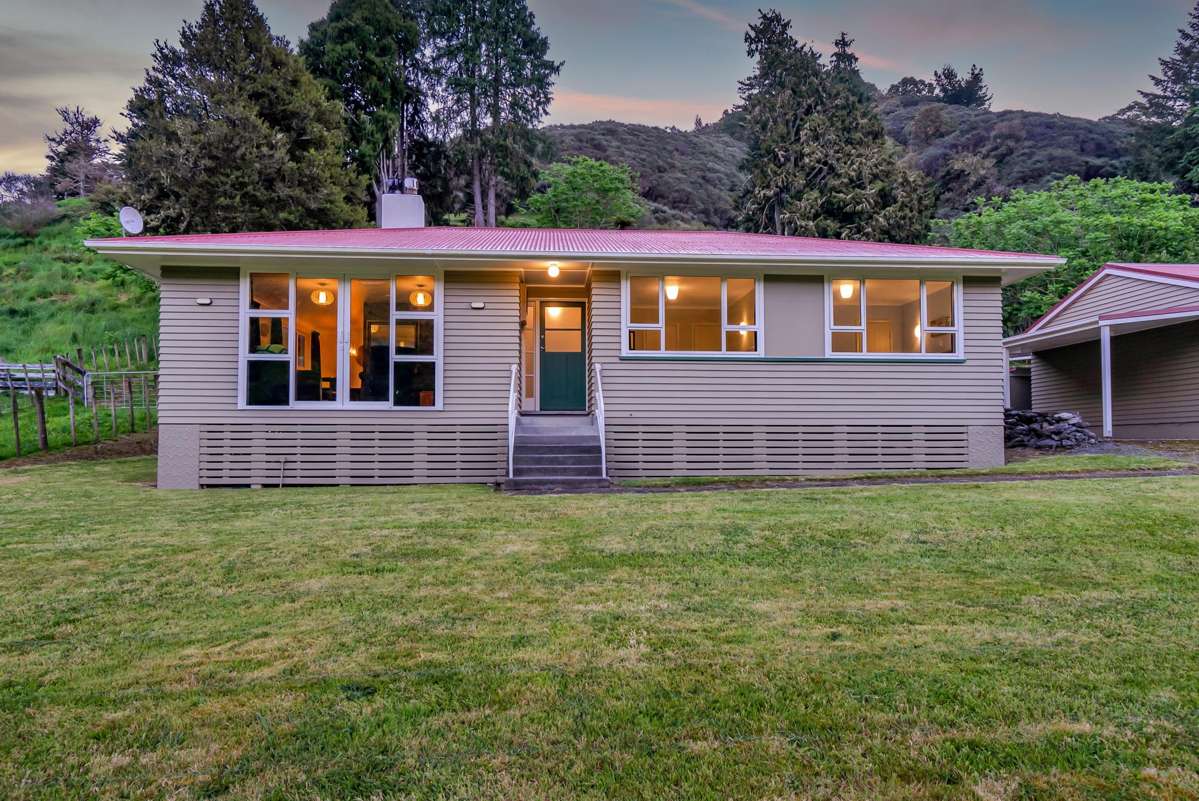 48A-B Whangamomona Road_1