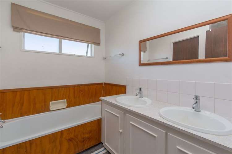 11 Frye Crescent Albert Town_13