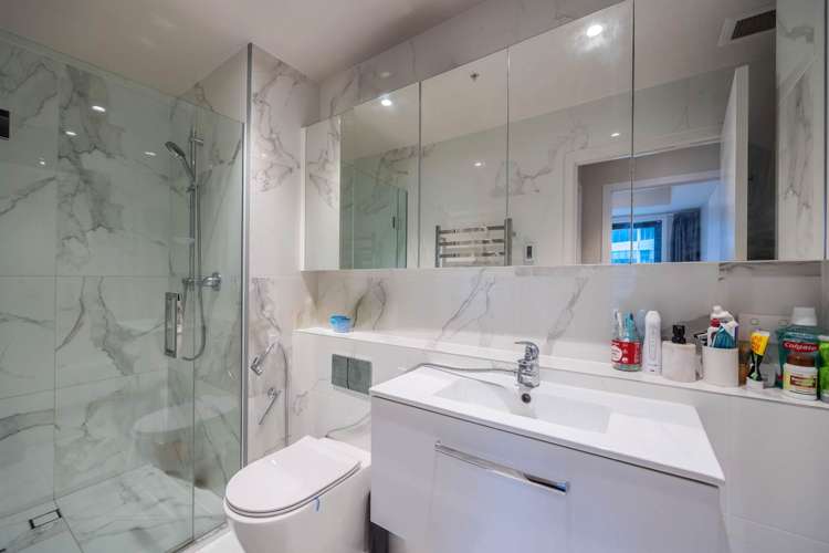 406/47 Beach Road City Centre_24