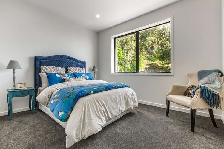8a Crispe Road Clarks Beach_11