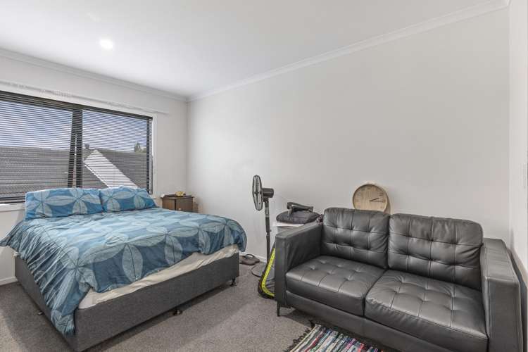 2/7 Greta Street Glenview_8