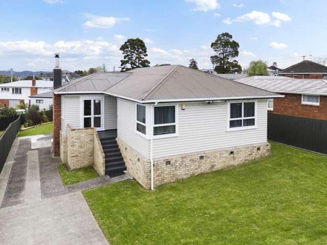 REFURBISHED HOME ON FULLY FENCED SECTION