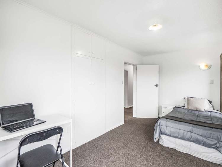 402 Yaldhurst Road Russley_24