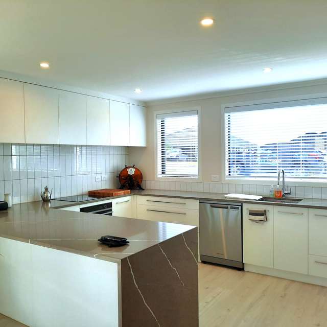 5 OMAHURU ROAD  "Kahawai Point" Glenbrook_2