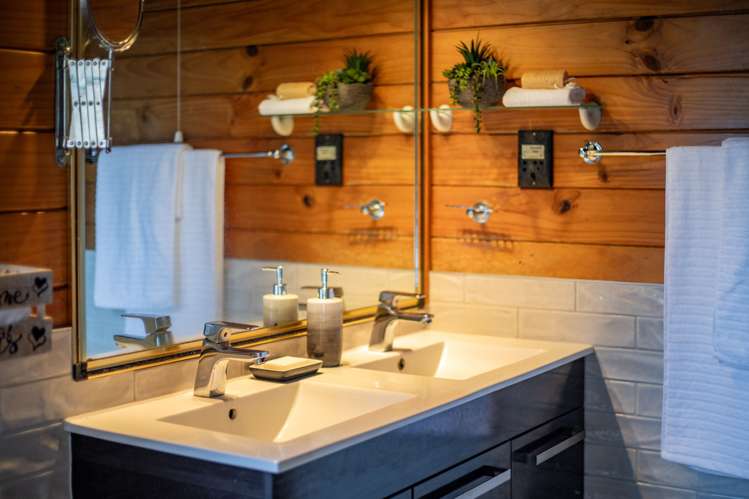 6 Emma Place Pukete_19