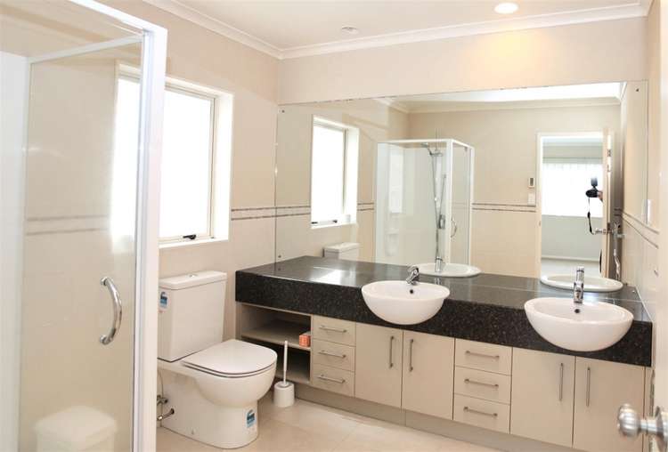 4 Woolaston Place Flat Bush_11