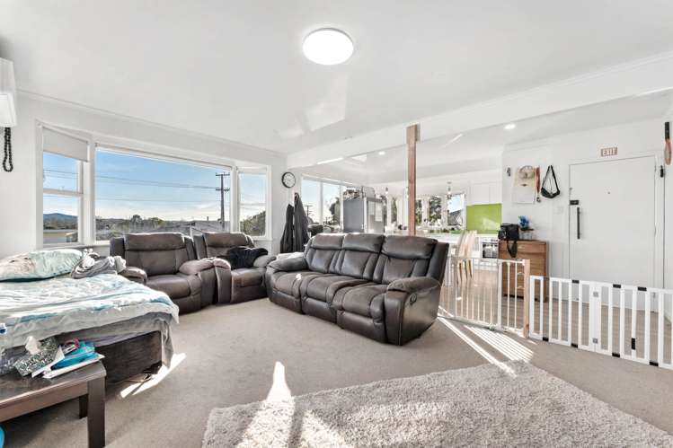 74 McLeod Road Te Atatu South_5