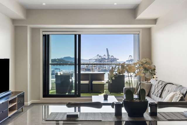 Modern living with seaviews and parking!