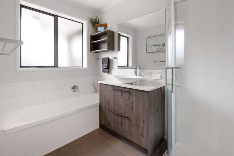 6 Limousin Place Grandview Heights_20