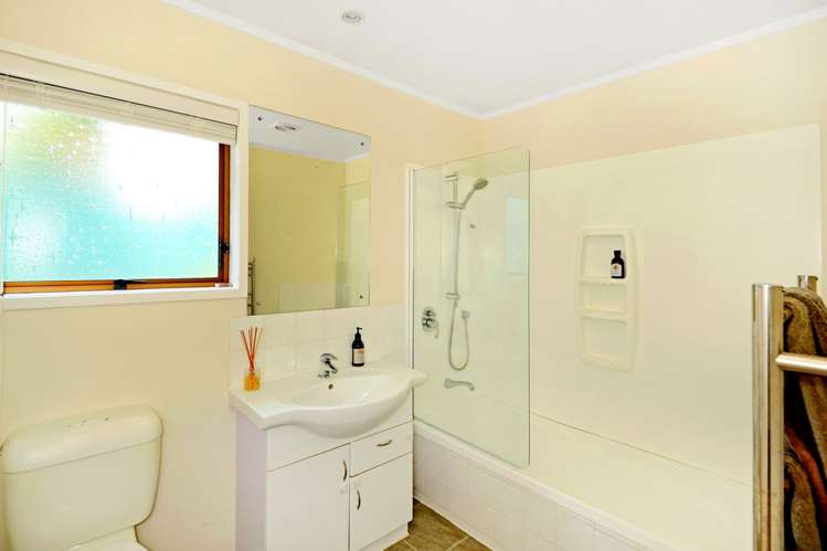 13 Oruamo Place Beach Haven_11