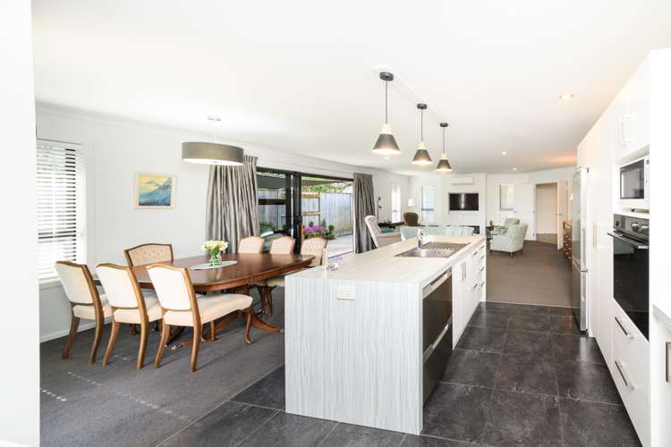 44 Chestnut Close Kelvin Grove_10