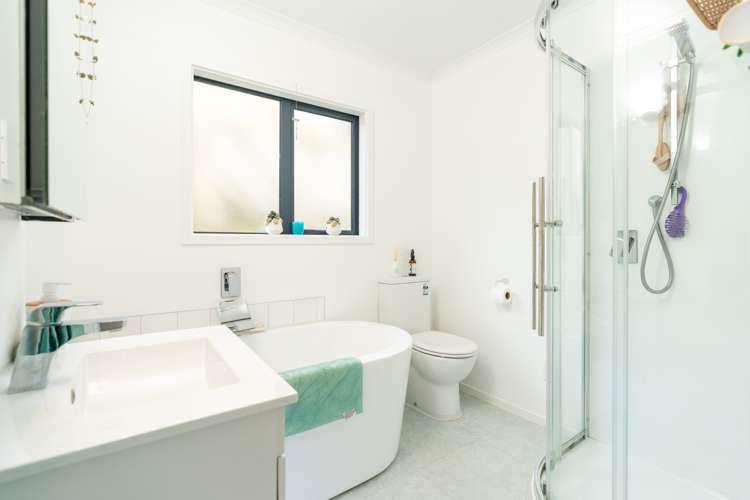 96a Larsen Crescent Tawa_14