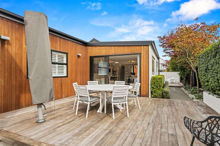 15 St Andrews Square Strowan_6