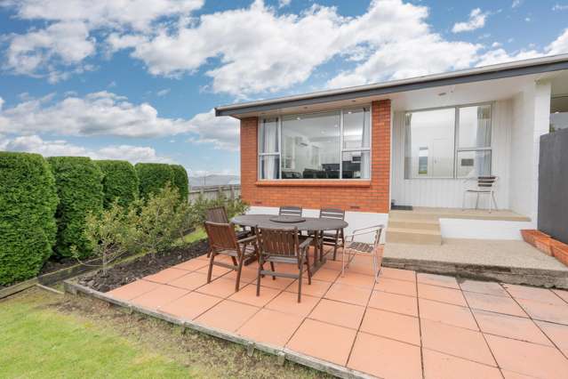 Sunny & private in Prime Roslyn