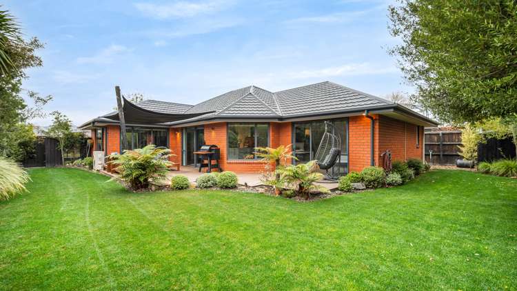 15 Strathmore Gardens Burwood_5