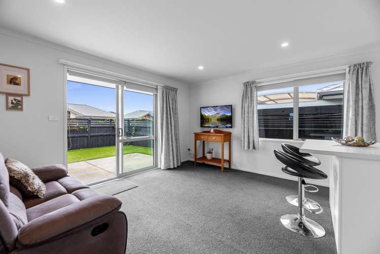 19 Arrow Close_3