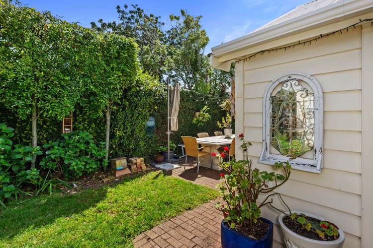 6 Eton Avenue Devonport_27