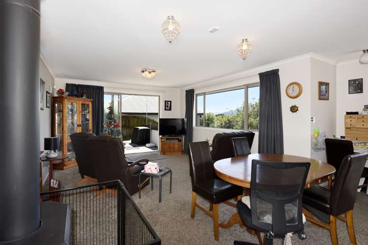 69 Washbourn Drive Richmond_5