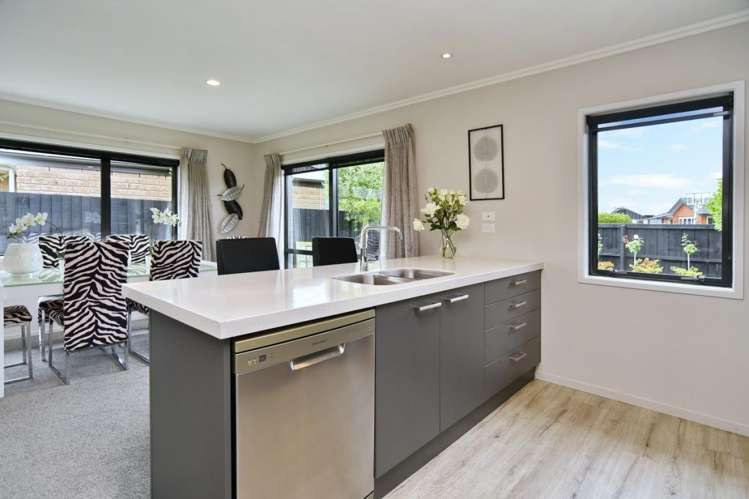 3 Orewa Close Parklands_8