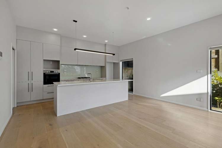 1 Matau Way 10880_1