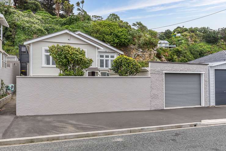 Homes in Karaka Bay, Wellington