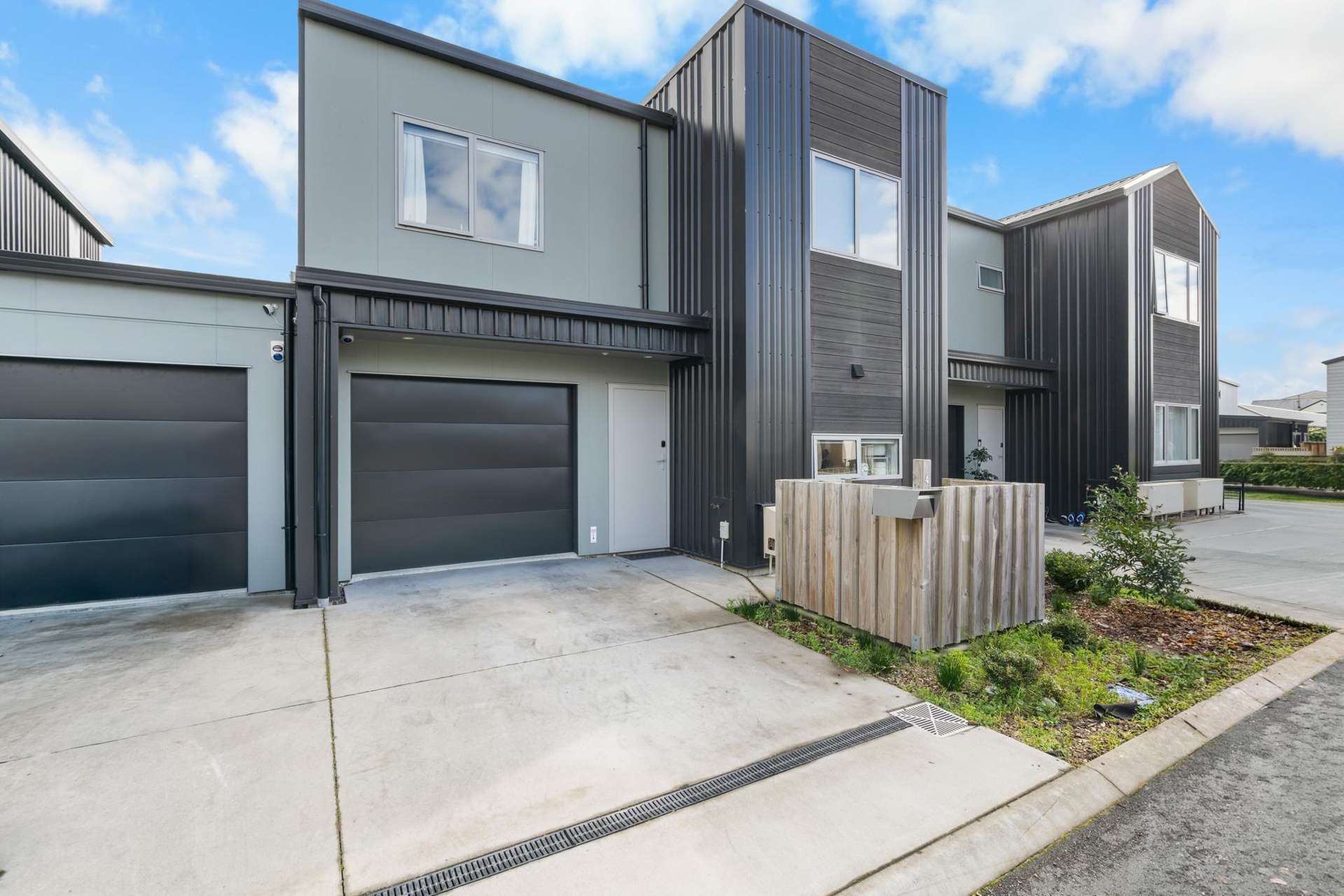 4 Selkirk Lane Hamilton Lake_0
