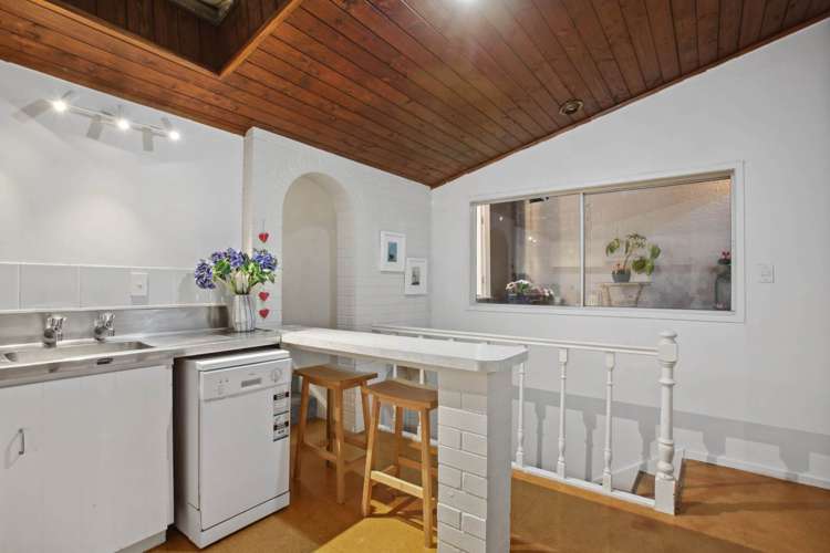 2/21 Howard Road Northcote_6