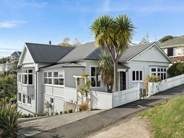 Charming Port Chalmers Family Villa!