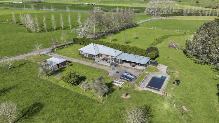 8 Heaven Road Waitakaruru_3