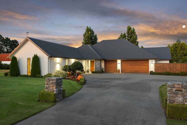 38 Grangewood Drive Lincoln_1