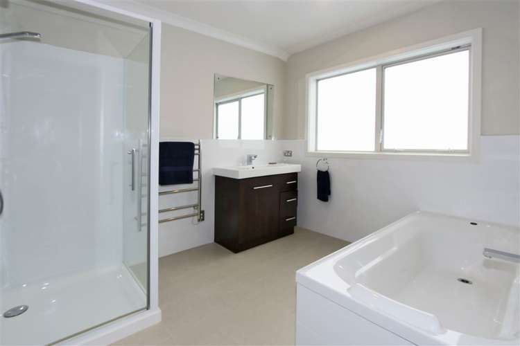 14 Paparoa Crescent Aotea_17